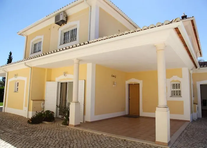 Villa G, Mira