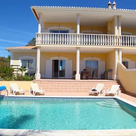 Villa G, Mira