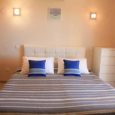 G, Mira Villa