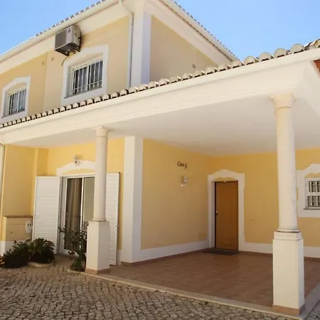 Villa G, Mira